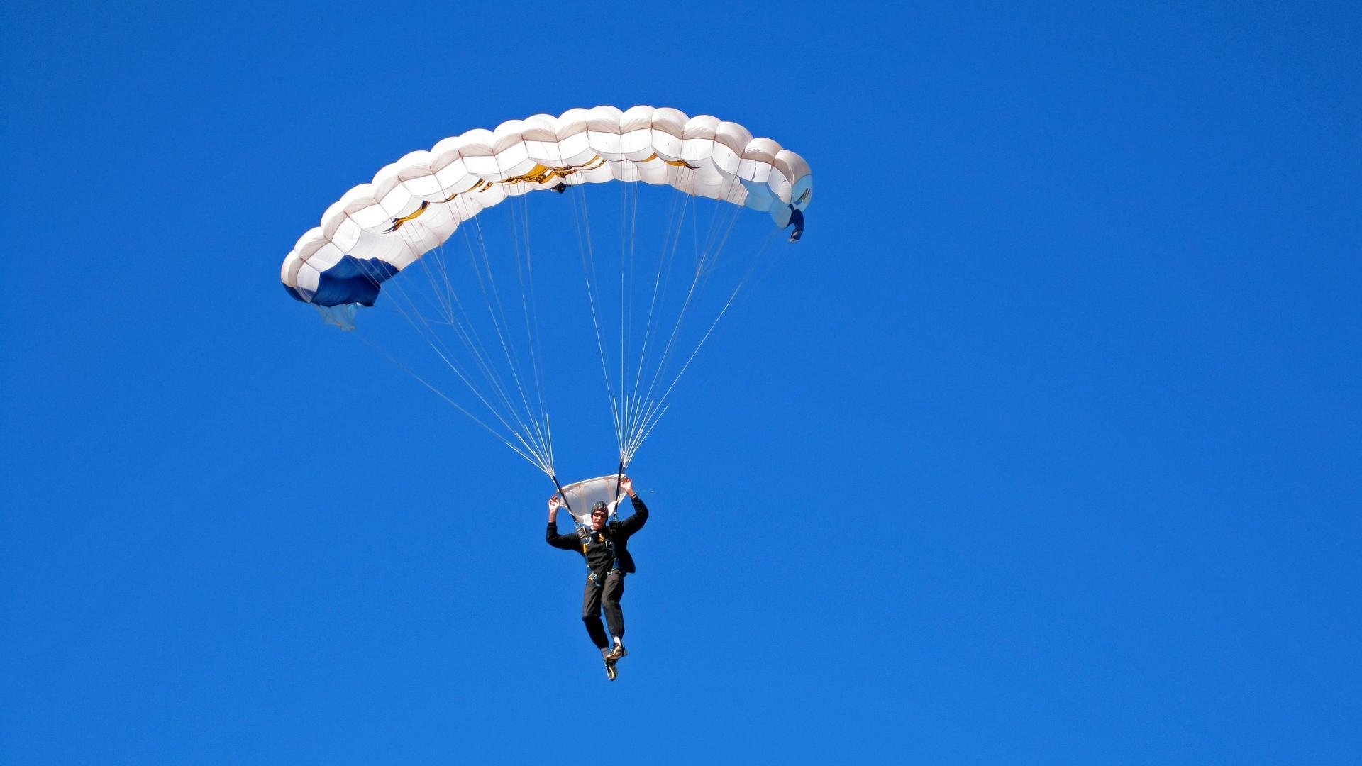 精彩比赛被球迷用掌声和欢呼声加以回应,比赛气氛热烈,现场掌声不断